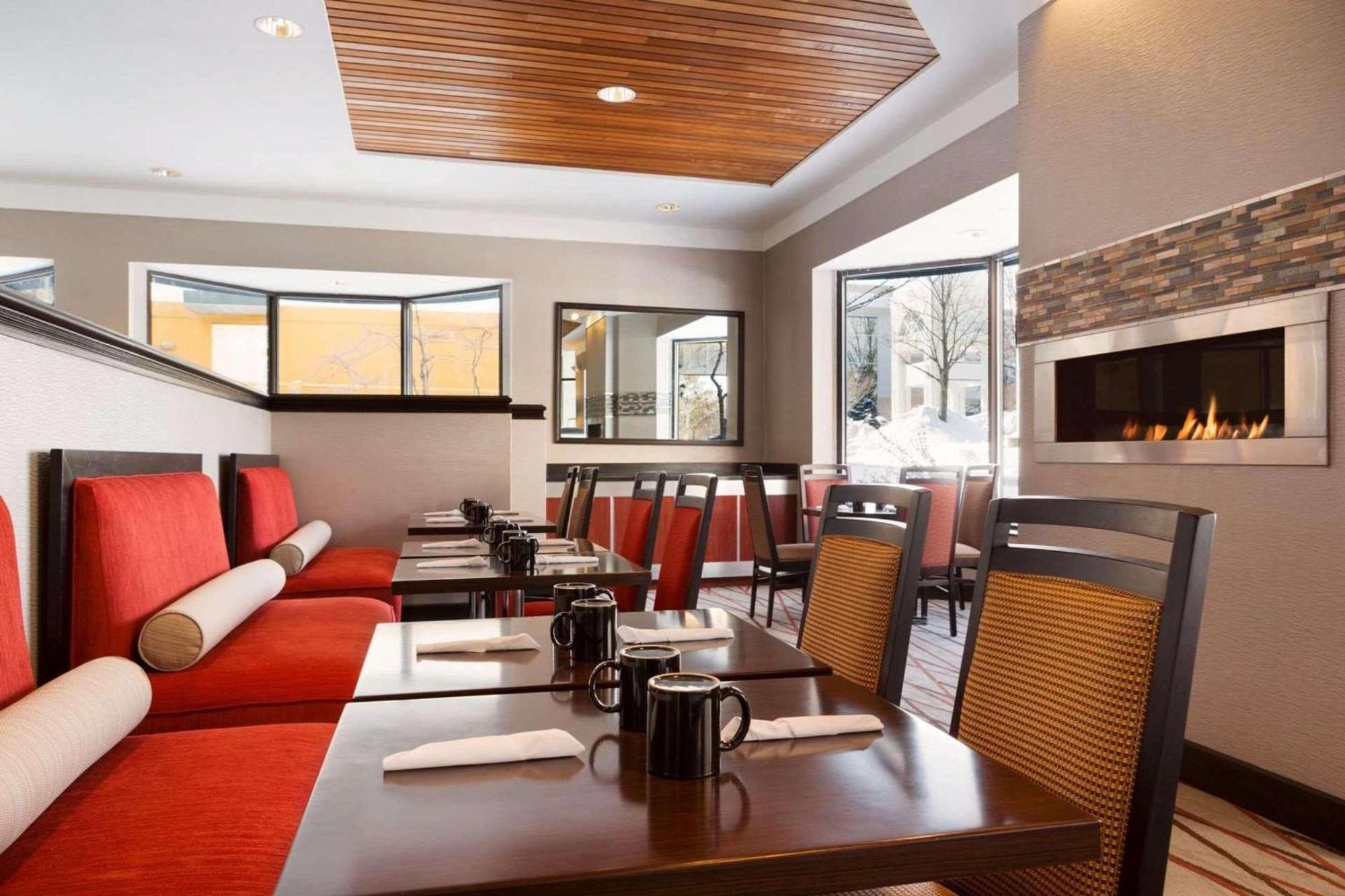 Radisson Akron-Fairlawn Copley Montrose Bagian luar foto