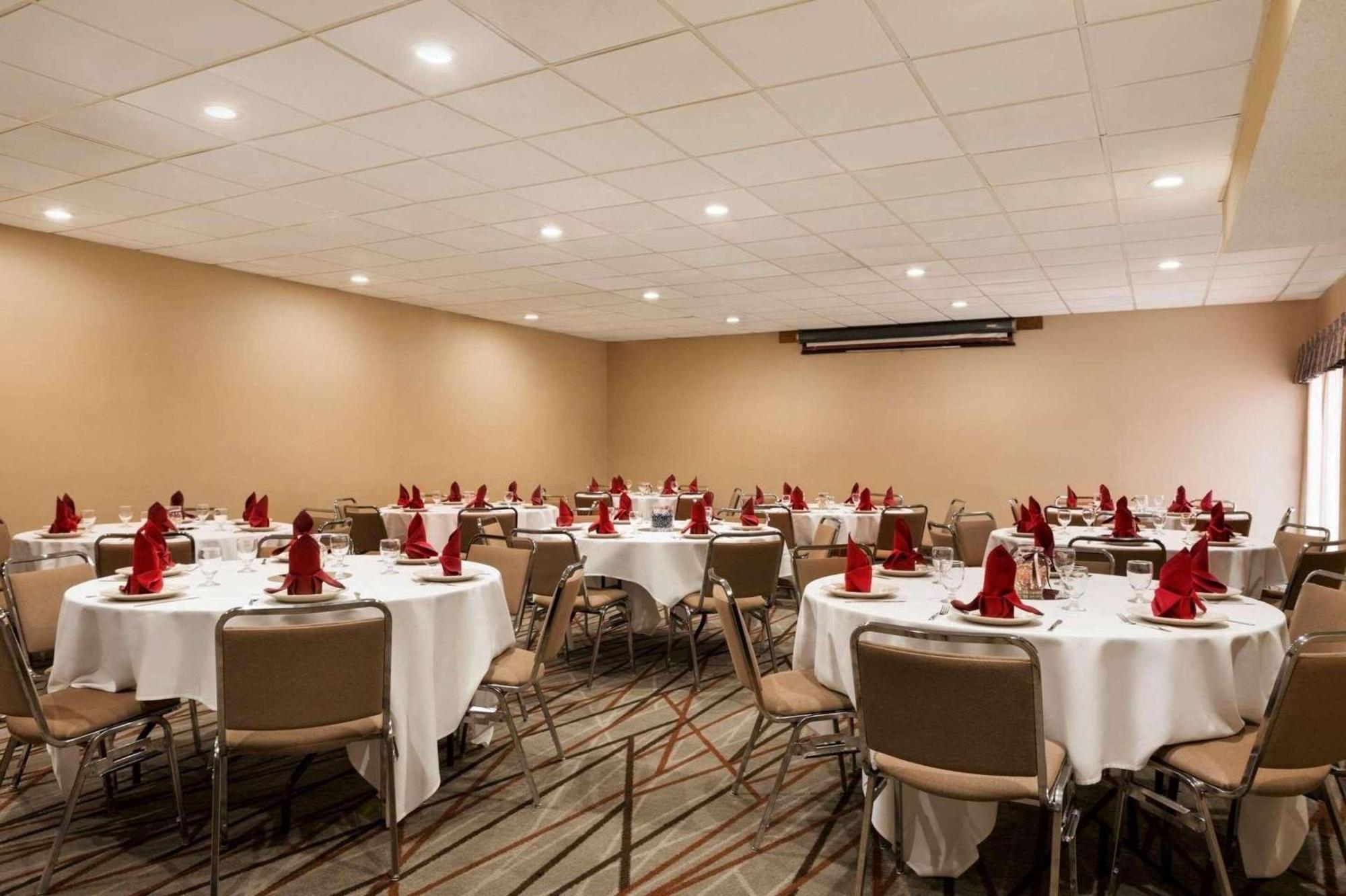 Radisson Akron-Fairlawn Copley Montrose Bagian luar foto