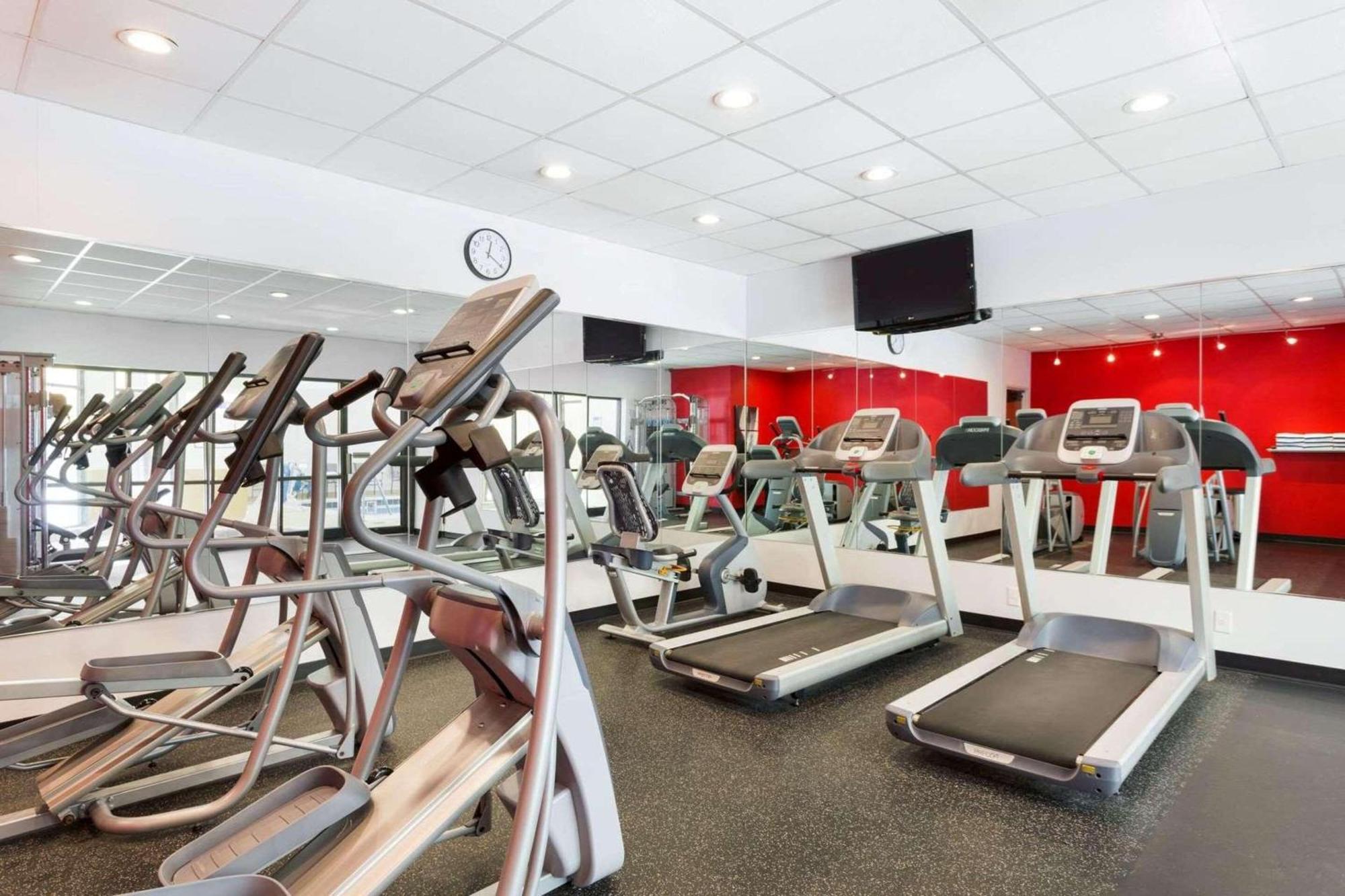 Radisson Akron-Fairlawn Copley Montrose Bagian luar foto