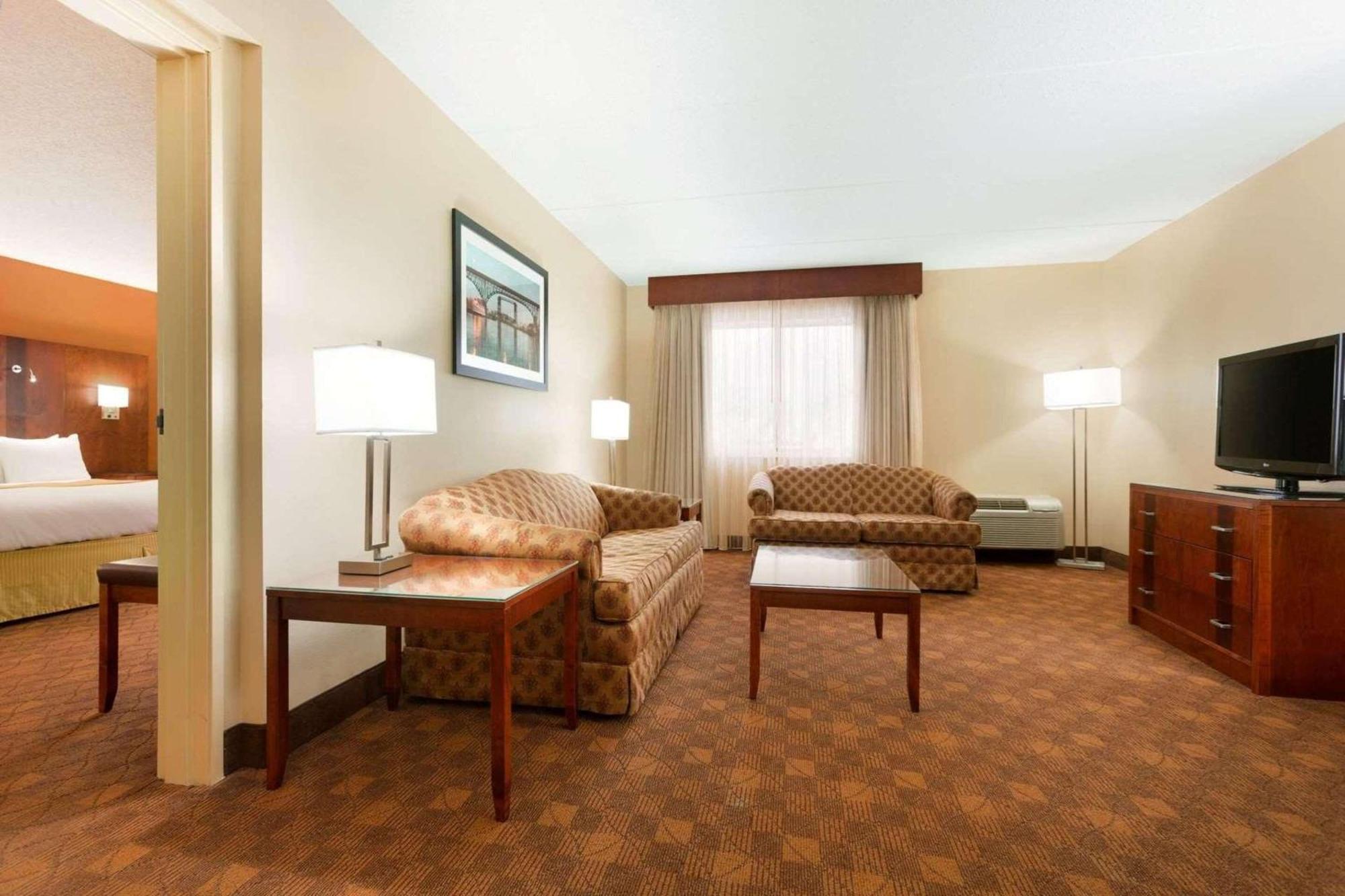 Radisson Akron-Fairlawn Copley Montrose Bagian luar foto