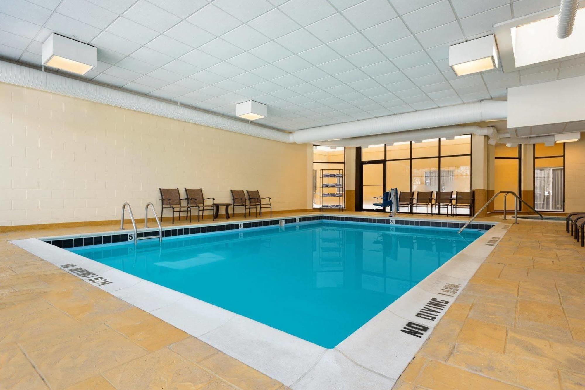 Radisson Akron-Fairlawn Copley Montrose Bagian luar foto