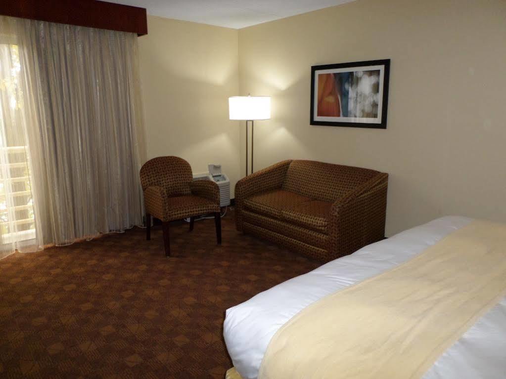 Radisson Akron-Fairlawn Copley Montrose Bagian luar foto