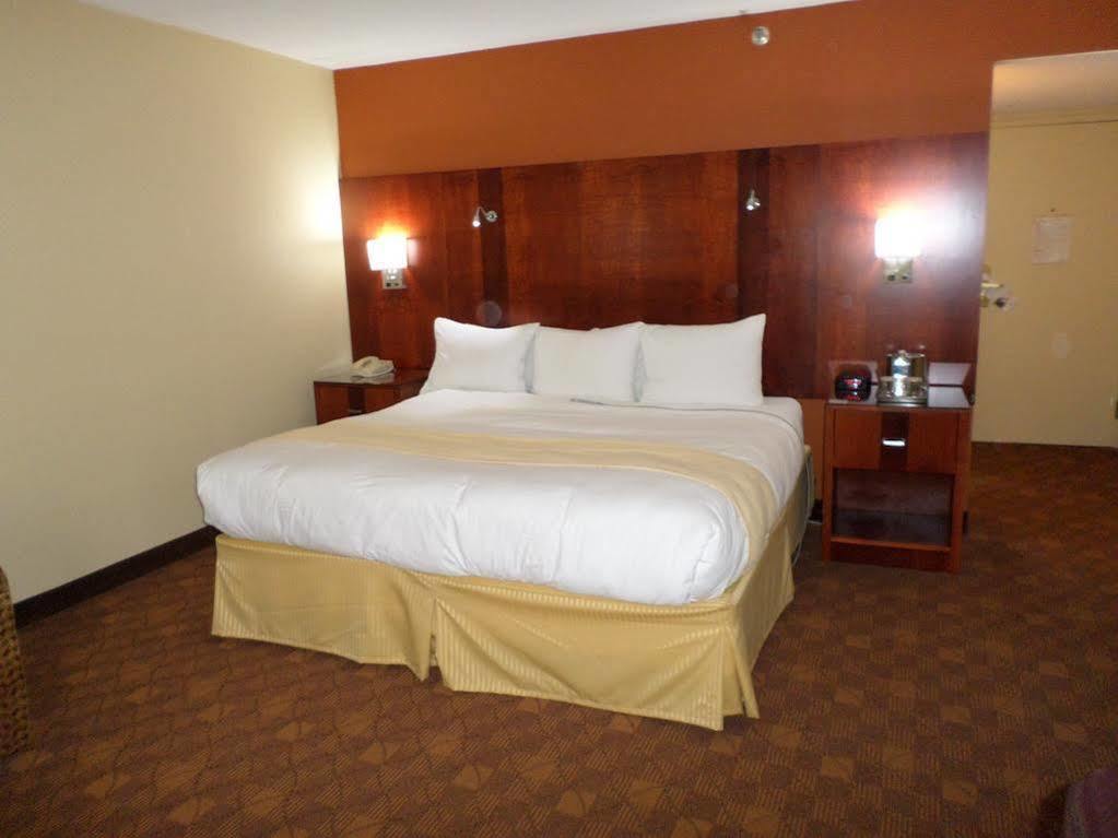 Radisson Akron-Fairlawn Copley Montrose Bagian luar foto